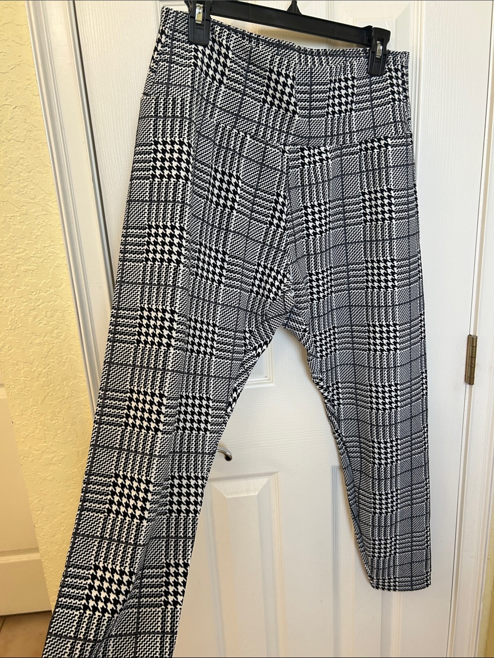 SHEIN Black & White Glen Plaid Cropped Trousers
